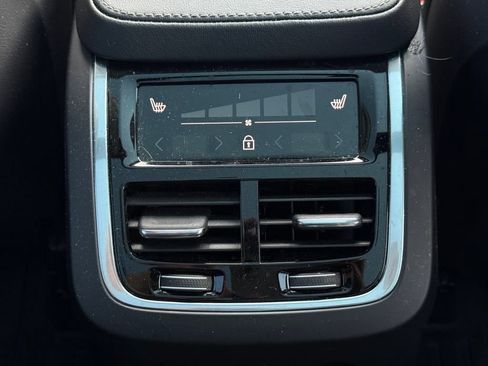 Used 2022 Volvo XC90 T8 Inscription image 17