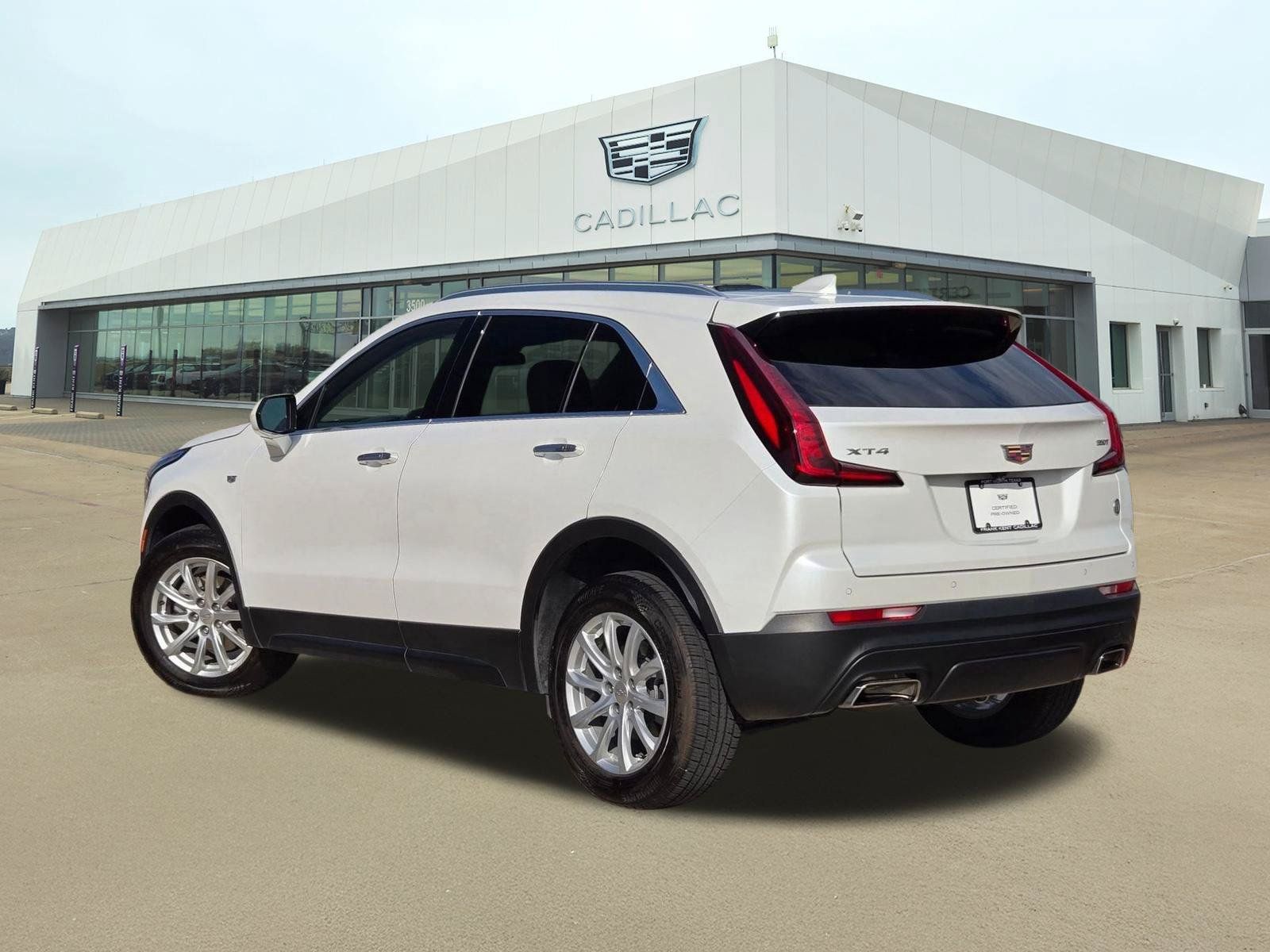 Certified 2023 Cadillac XT4 Luxury w/ Cold Weather Package FWD image 4