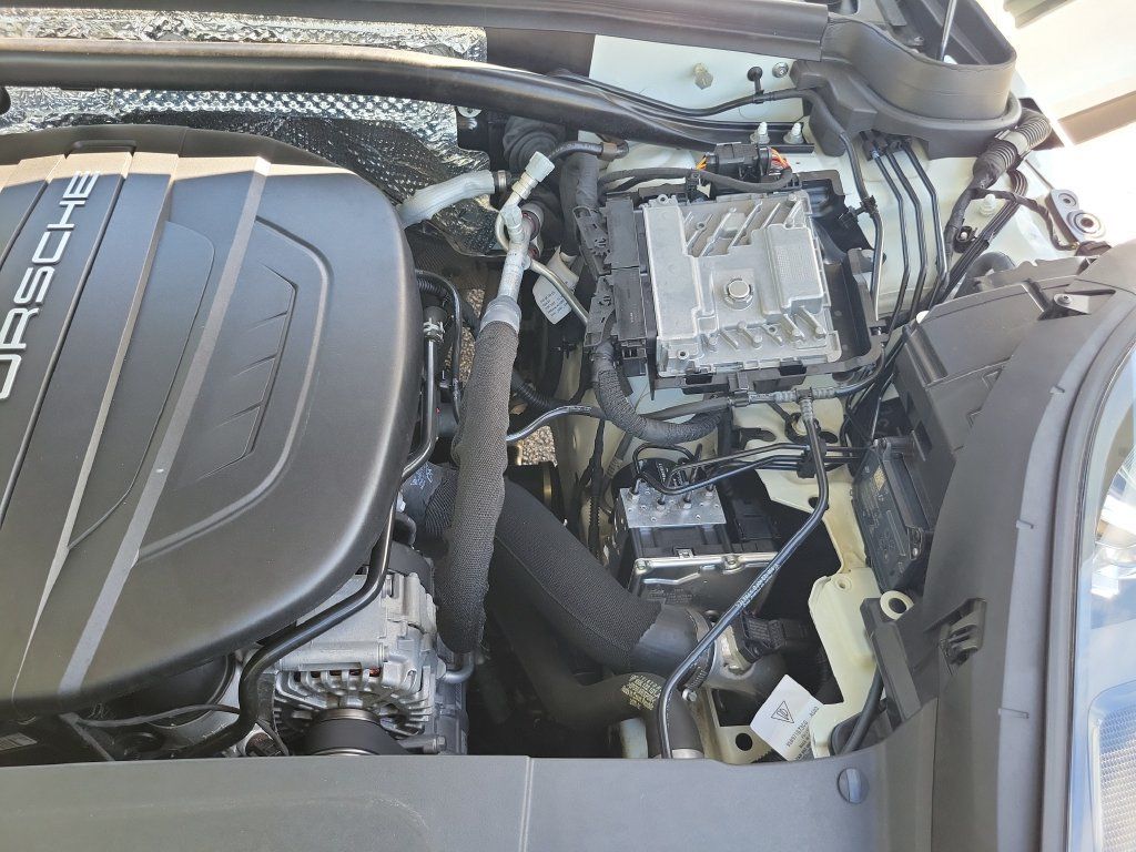 Used 2021 Porsche Macan AWD/4WD image 41