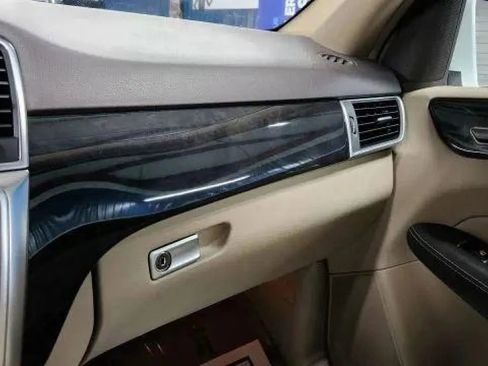 Used 2015 Mercedes-Benz ML 350 ML 350 4MATIC Sport Utility 4D w/ Premium 1 Package image 42