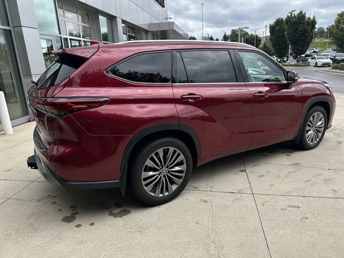 Used 2021 Toyota Highlander Platinum AWD/4WD image 6