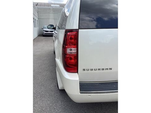 Used 2012 Chevrolet Suburban LTZ AWD/4WD image 27