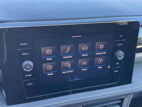 New 2026 Volkswagen Taos SE FWD image 7