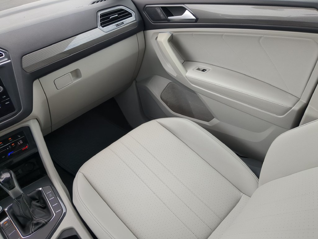 Certified 2023 Volkswagen Tiguan SE FWD image 16