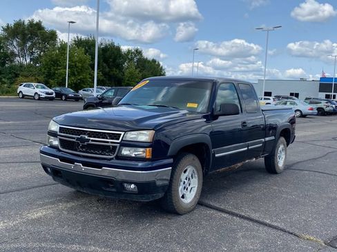 Used 2006 Chevrolet Silverado 1500 LT w/ Light Duty Power Package AWD/4WD image 1
