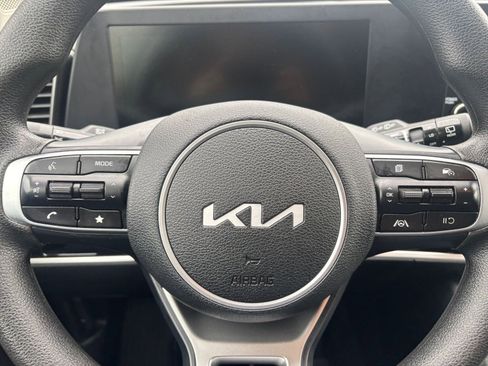 Used 2025 Kia Sportage LX FWD image 25