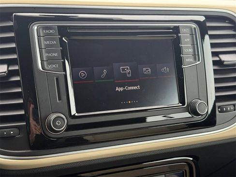 Used 2019 Volkswagen Beetle 2.0T SE image 15