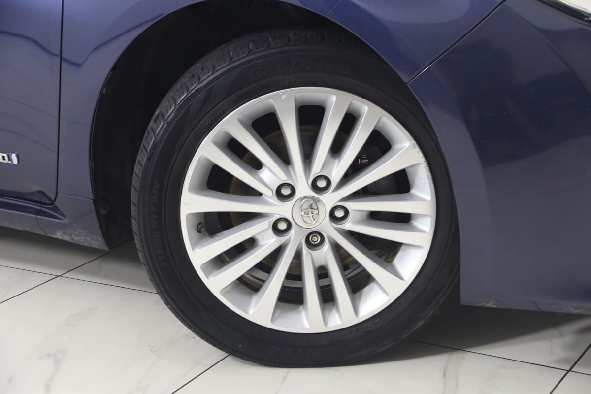 Used 2014 Toyota Avalon Limited w/ Technology Package FWD image 16