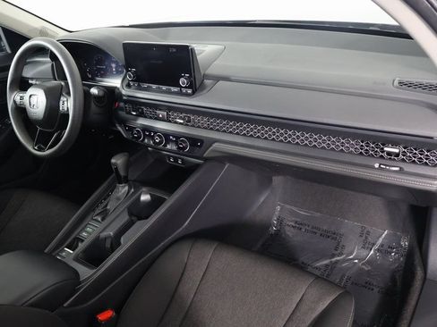 Used 2023 Honda Accord EX image 9