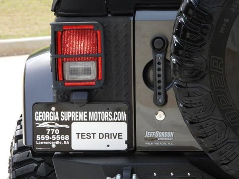Used 2016 Jeep Wrangler Sahara w/ Connectivity Group AWD/4WD image 19
