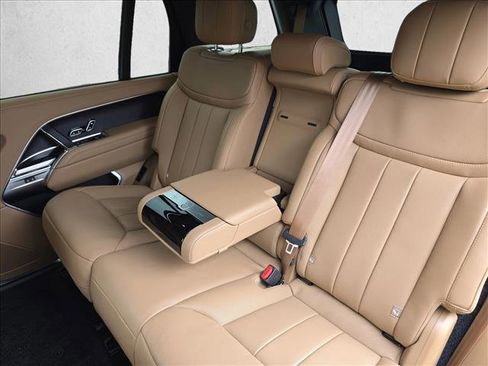 New 2026 Land Rover Range Rover Long Wheelbase SE image 15