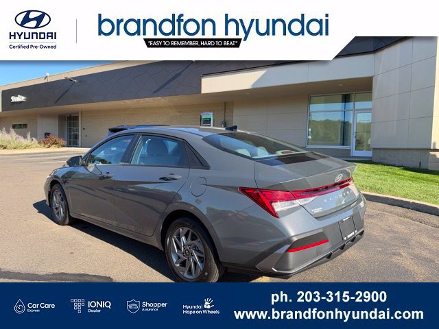 Used 2026 Hyundai Elantra Hybrid FWD image 4