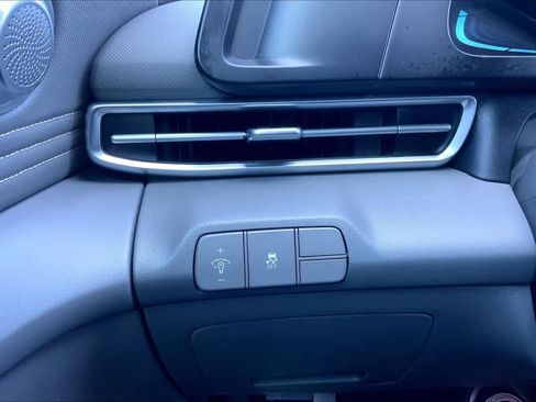 Used 2025 Hyundai Elantra Sport image 31