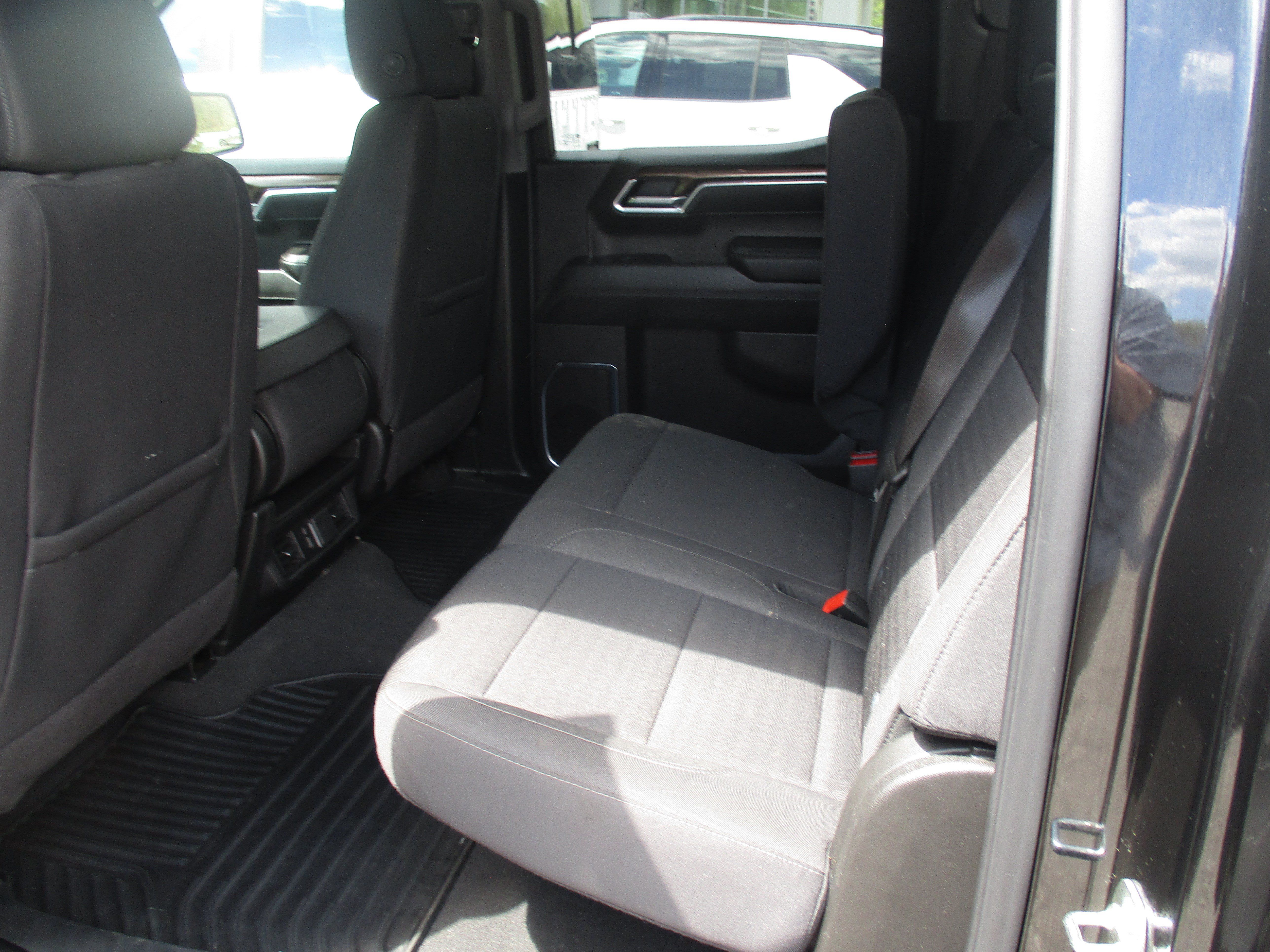 Used 2025 Chevrolet Silverado 1500 LT AWD/4WD image 11