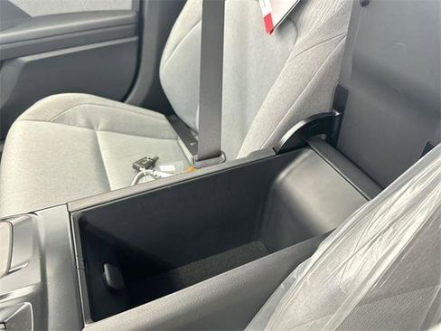 Used 2025 Toyota Camry LE image 21