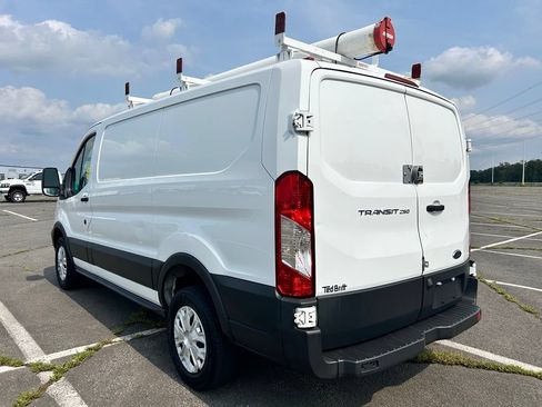 Used 2017 Ford Transit 250 130 Low Roof w/ Exterior Upgrade Package RWD image 3