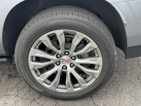 Used 2021 GMC Yukon XL Denali w/ Denali Premium Package image 11