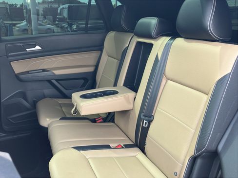 Used 2022 Volkswagen Atlas Cross Sport SE FWD image 28