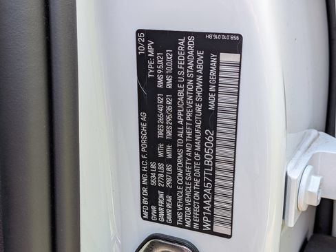 Certified 2026 Porsche Macan AWD/4WD image 28