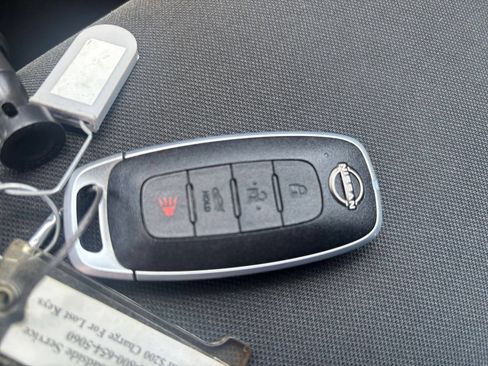 Used 2025 Nissan Versa SV FWD image 21