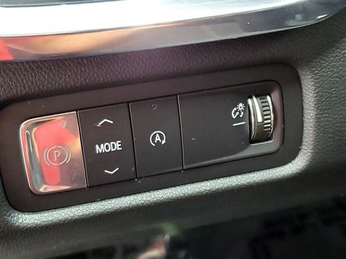 Used 2025 GMC Acadia Elevation image 28