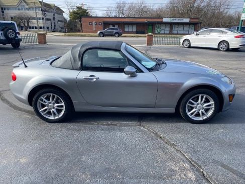 Used 2011 MAZDA MX-5 Miata Sport image 5