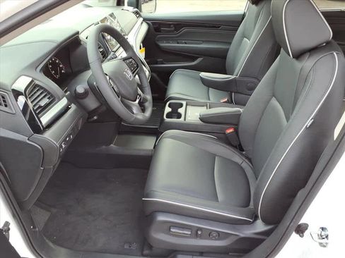 New 2026 Honda Odyssey Touring image 11