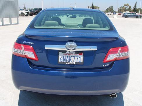 Used 2011 Toyota Camry XLE w/ XLE Extra-Value Pkg #2 FWD image 4