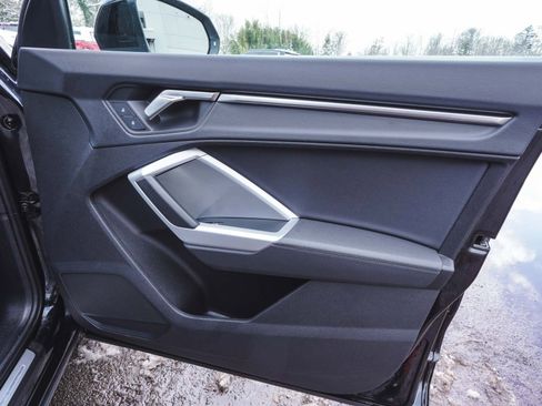 Used 2025 Audi Q3 2.0T Premium image 11