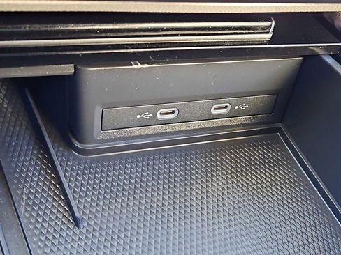 Certified 2025 Volkswagen Atlas SE image 17