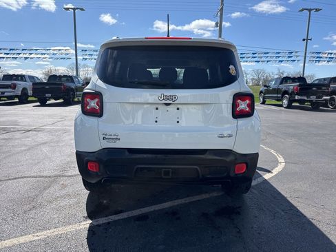Used 2017 Jeep Renegade Latitude w/ Popular Equipment Group image 5