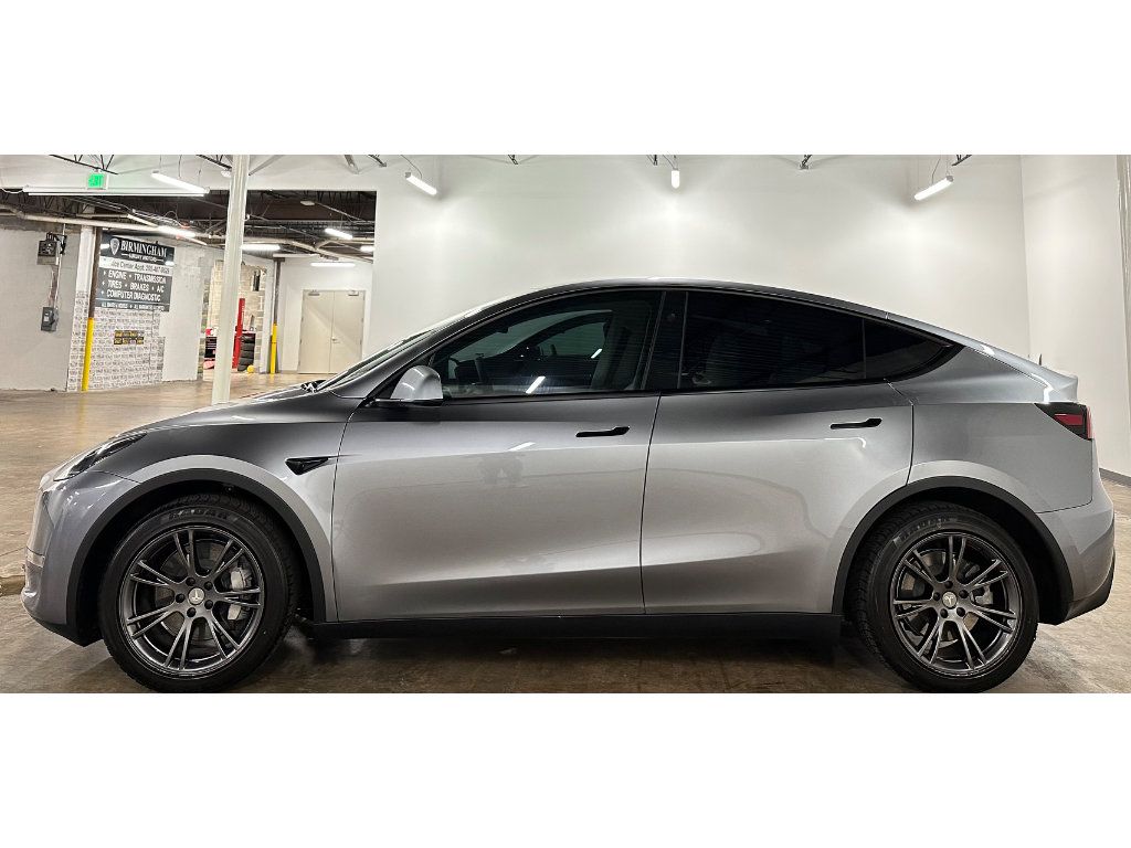 Used 2024 Tesla Model Y Long Range AWD/4WD image 8