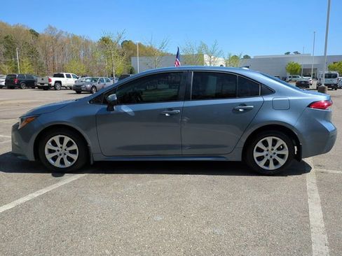 Used 2025 Toyota Corolla LE FWD image 7
