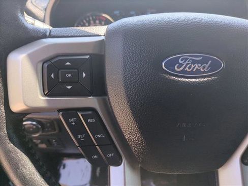 Used 2020 Ford F150 Lariat image 29
