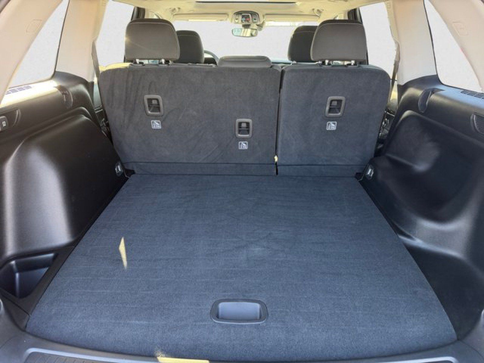 Used 2023 Jeep Grand Cherokee Laredo w/ Luxury Tech Group I RWD image 18