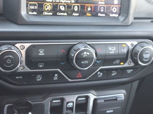 Used 2021 Jeep Wrangler Unlimited Sahara image 35