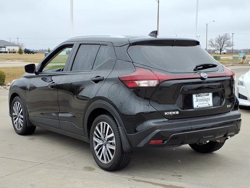 Used 2023 Nissan Kicks SV image 3