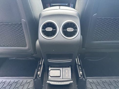 Used 2025 Mercedes-Benz GLA 250 4MATIC image 36