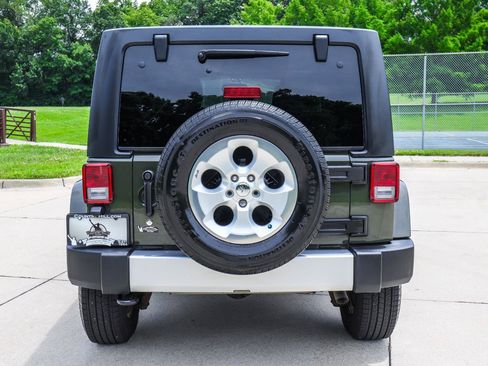 Used 2015 Jeep Wrangler Unlimited Sahara AWD/4WD image 12