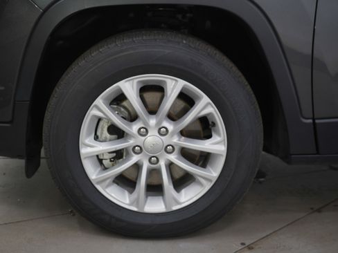 Used 2022 Jeep Cherokee Latitude Lux image 25