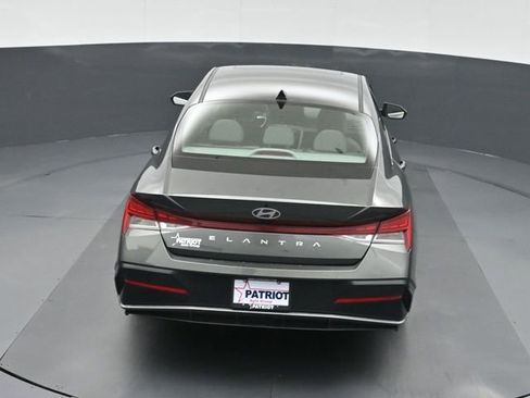 Used 2025 Hyundai Elantra SEL FWD image 32