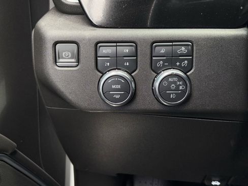 Used 2022 GMC Sierra 1500 SLT w/ SLT Convenience Package AWD/4WD image 24