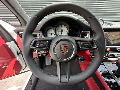 Certified 2025 Porsche Macan GTS AWD/4WD image 19