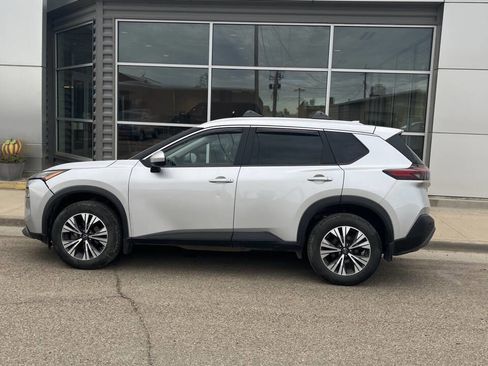 Used 2023 Nissan Rogue SV w/ SV Premium B Package image 16