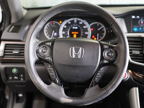 Used 2017 Honda Accord Touring image 12