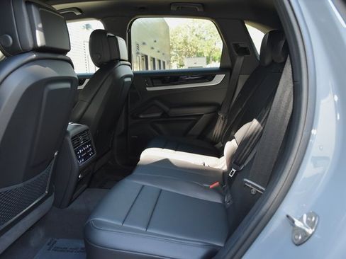 Certified 2025 Porsche Cayenne image 25