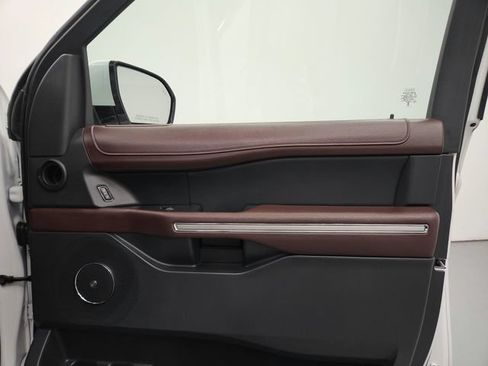 Used 2024 Ford Expedition Limited AWD/4WD image 39