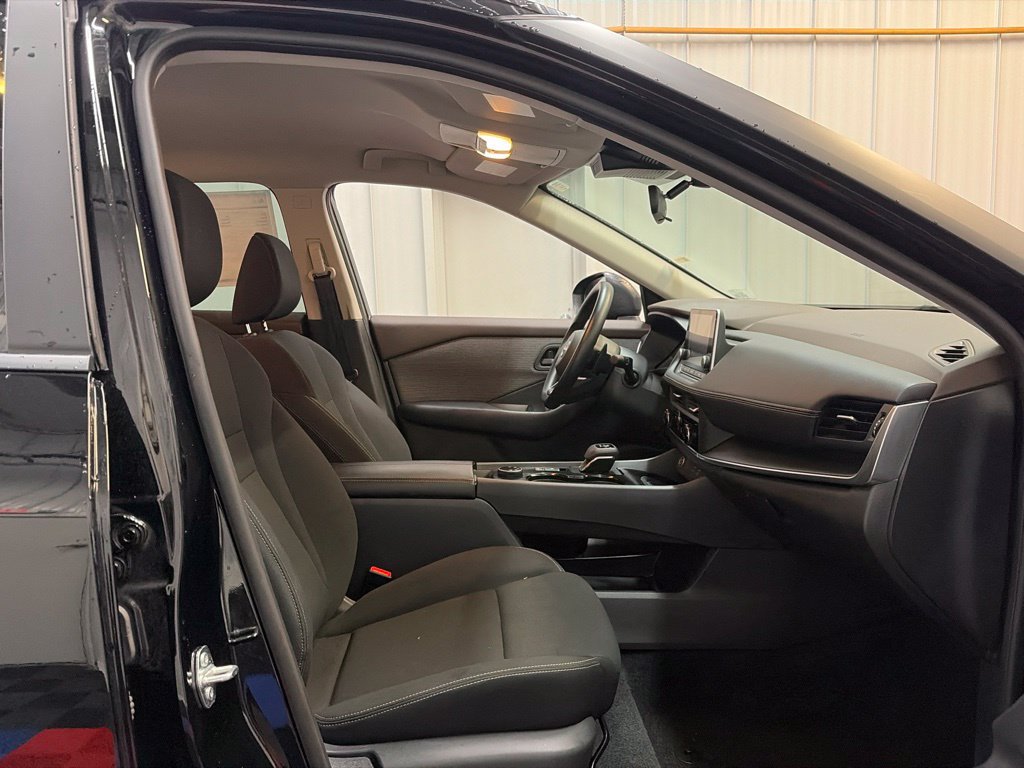 Used 2023 Nissan Rogue S AWD/4WD image 21