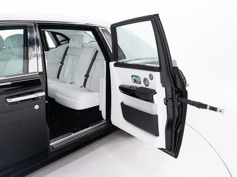 Certified 2026 Rolls-Royce Phantom Sedan RWD image 30
