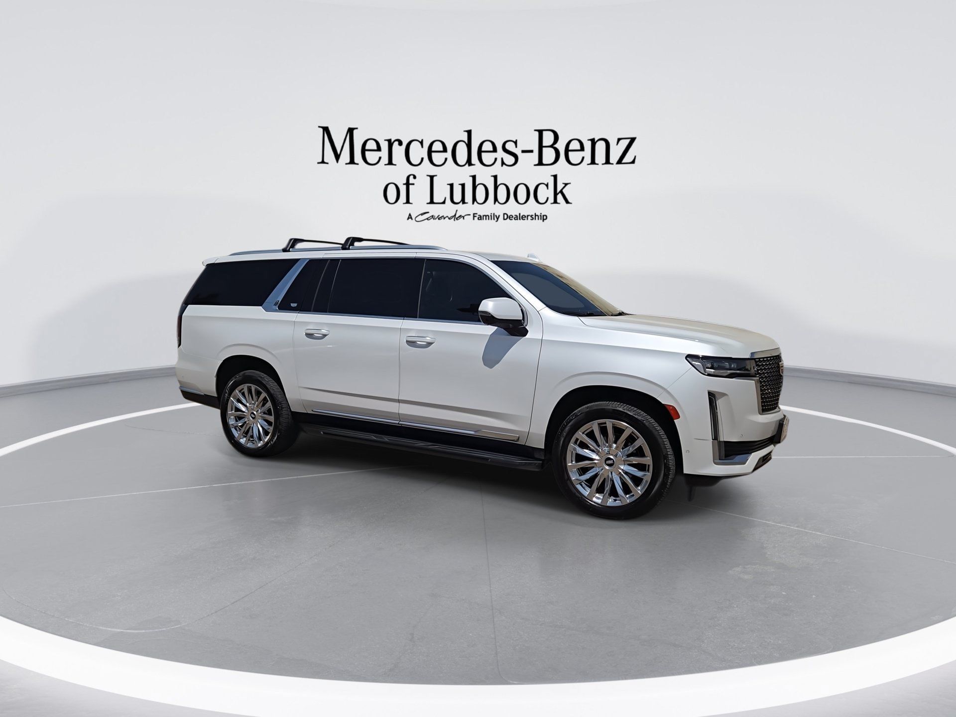 Used 2022 Cadillac Escalade ESV Premium Luxury AWD/4WD image 2